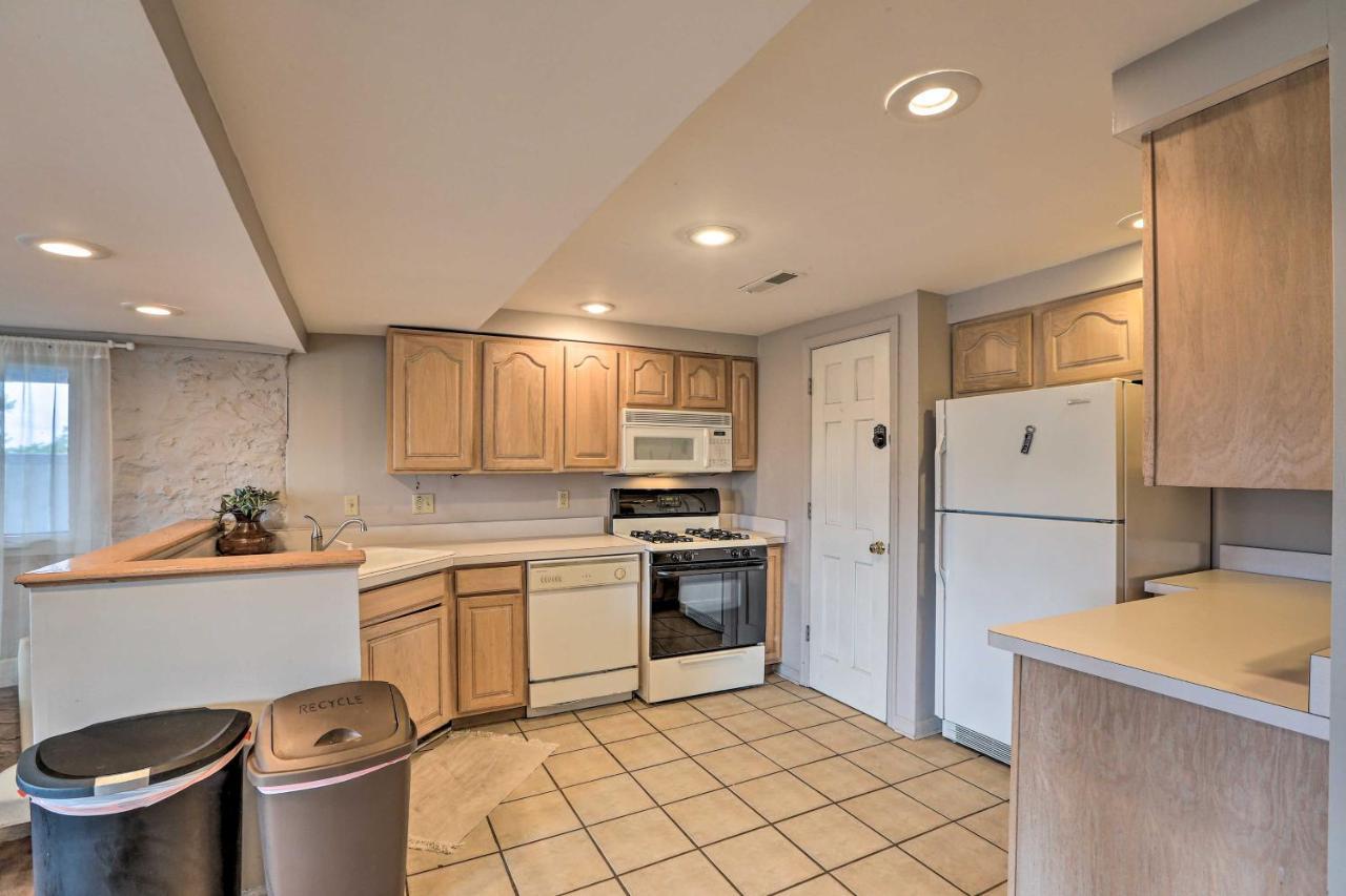 Сasa de vacaciones Queen Sanctuary With Views, 3 Mi To Downtown!